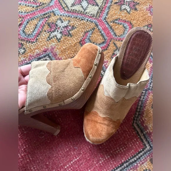 Chinese Laundry Colorblock Suede Heeled Clogs - Picture 3 of 7